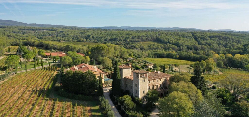 Vista aerea della tenuta del Castello di Berne, un castello che può essere affittato in esclusiva nel dipartimento del Var