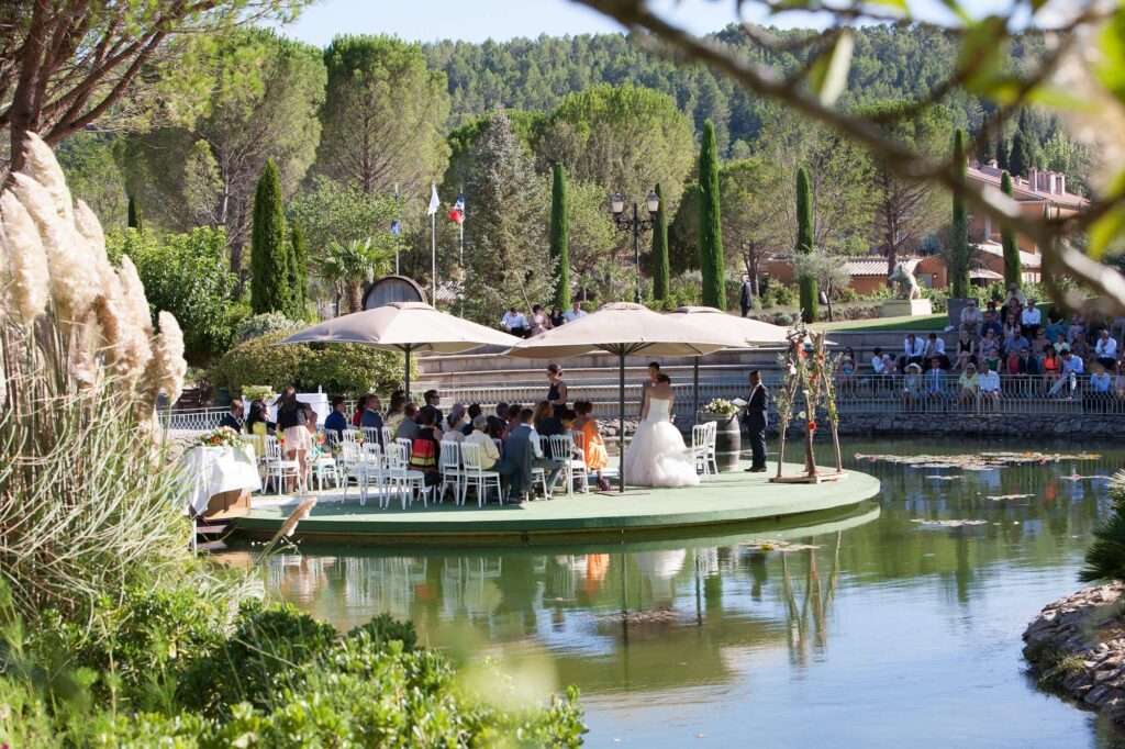 Ricevimento di nozze in riva al mare al Castello di Berne in Provenza